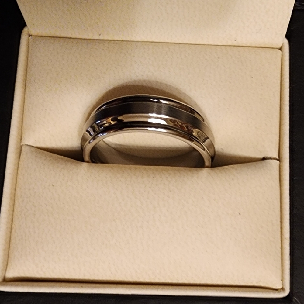 Mens comfort fit ring